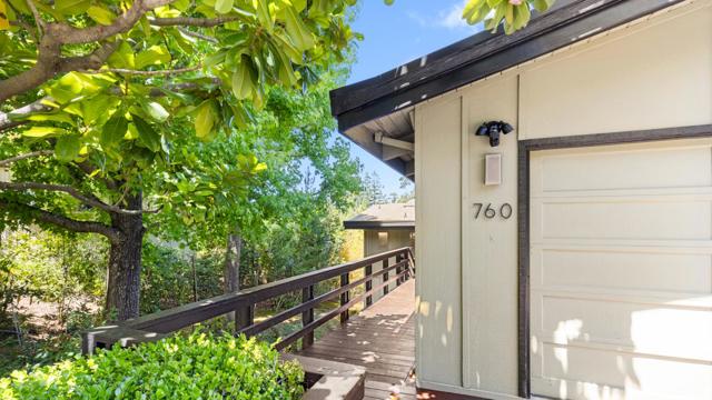 760 La Mesa Drive, Portola Valley CA: https://media.crmls.org/mediaz/4127fa0b-da6f-4ea7-ad9d-b2f137fa4b10.jpg