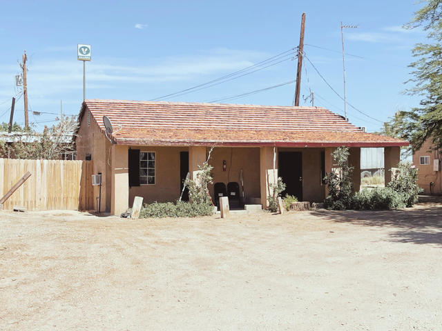 3550 W Hobson Way, Blythe CA: https://media.crmls.org/mediaz/4128776c-9f2b-4d65-859b-b04f14675cd4.jpg