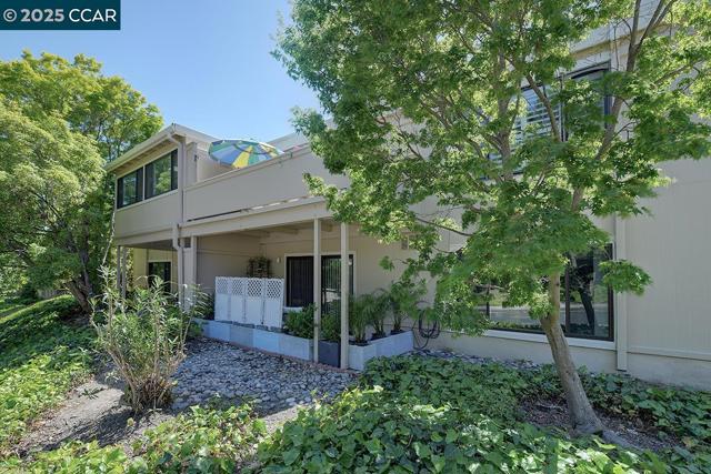 2017 Oakmont Way, Walnut Creek CA: https://media.crmls.org/mediaz/4128895e-a3c3-4c89-a91f-4c119332c903.jpg