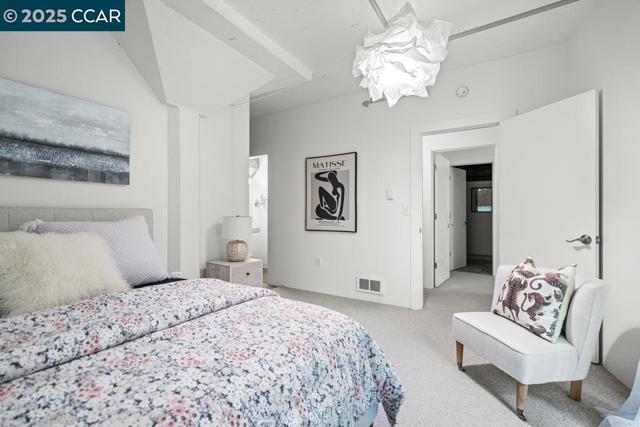 1201 Pine St, Oakland CA: https://media.crmls.org/mediaz/41289963-7032-4d34-b068-2bb5f69a6814.jpg