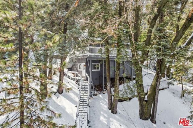 286 S Fairway Drive, Lake Arrowhead CA: https://media.crmls.org/mediaz/4128f584-4cd3-45be-b5ad-78bb197a468f.jpg
