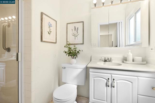 5 Dickenson Dr, Moraga CA: https://media.crmls.org/mediaz/41295d35-d92c-46ad-9e7b-baec06e8c4f4.jpg