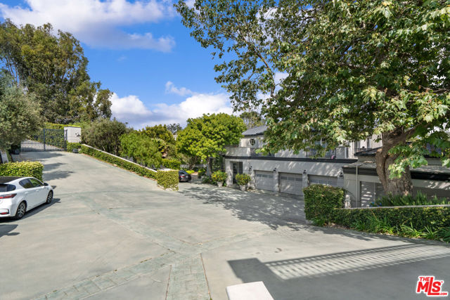 28600 Pacific Coast Highway, Malibu CA: https://media.crmls.org/mediaz/412aa7ce-2b8a-4be4-bbb8-f785ec79b617.jpg