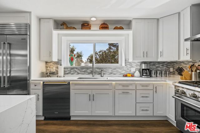708 Island View Circle photo 8