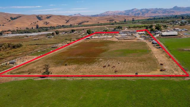 8440 Lovers Lane, Hollister CA: https://media.crmls.org/mediaz/412b6cf1-779c-4a06-9021-32d4297cafe1.jpg