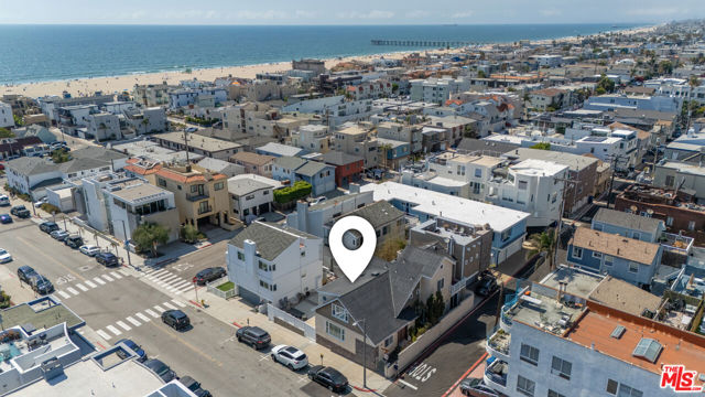 219 2nd Street, Hermosa Beach CA: https://media.crmls.org/mediaz/412b7fc3-d821-4214-abbf-8835fb1fab85.jpg