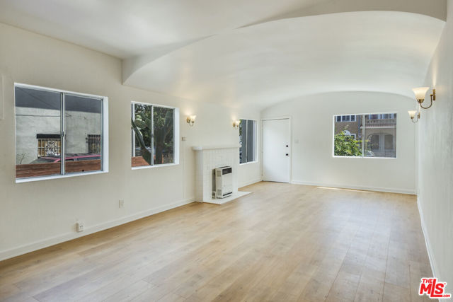 1827 W 24th Street, Los Angeles CA: https://media.crmls.org/mediaz/412bbaee-e81b-4d25-9c8b-633fbdb3f4cd.jpg