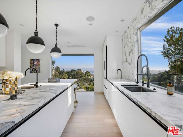 1654 Doheny Drive, Los Angeles, California 90069, 4 Bedrooms Bedrooms, ,5 BathroomsBathrooms,Single Family Residence,For Sale,Doheny,24429379