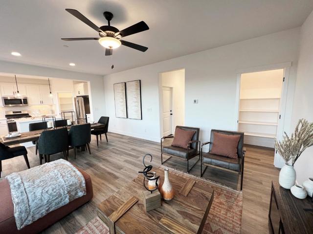 1183 Scout Peak Way, Hollister CA: https://media.crmls.org/mediaz/412c3db4-7334-41fe-97dc-2ee502522112.jpg