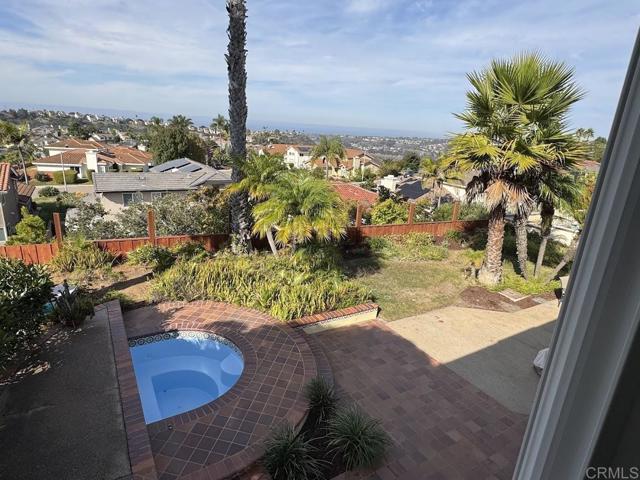 1518 Bella Vista, Encinitas CA: https://media.crmls.org/mediaz/412c54a2-742f-4976-bd05-9986c2bc97ef.jpg