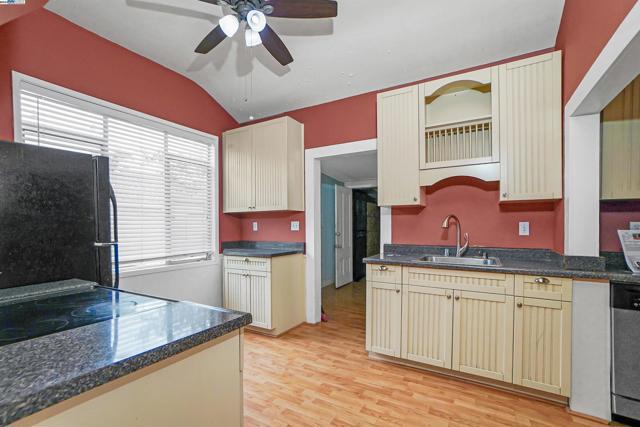 Image 14 of 29 For 772 Mcleod St