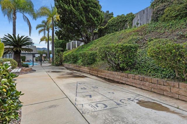 Detail Gallery Image 33 of 39 For 727 Nob Cir, Vista,  CA 92084 - 2 Beds | 2 Baths