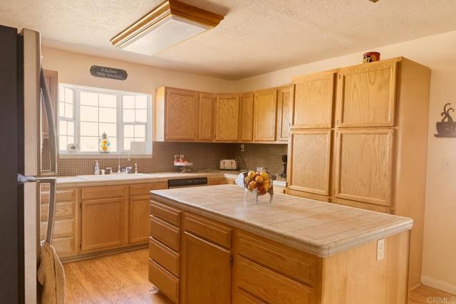Detail Gallery Image 6 of 28 For 37076 Calico Bld, Yermo,  CA 92398 - 3 Beds | 2 Baths