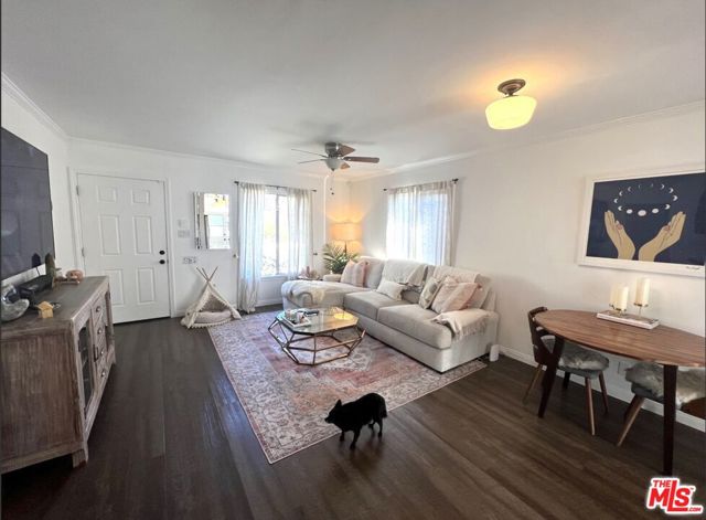 3125 Stanford Avenue, Venice CA: https://media.crmls.org/mediaz/412d349e-c39b-45e8-9e2e-d639f40f69e0.jpg