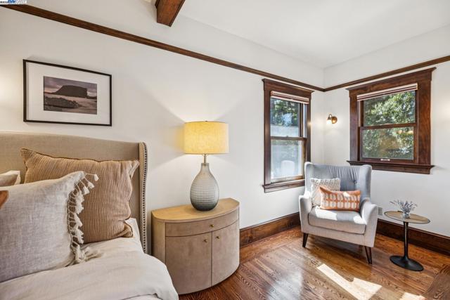 1335 Grove St, Alameda CA: https://media.crmls.org/mediaz/412d3b1b-0725-4205-b771-01e33a16bb8b.jpg