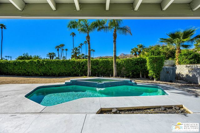 5111 E Bobolink Lane, Palm Springs CA: https://media.crmls.org/mediaz/412dcf33-67d0-4cb4-bbb3-33494500d008.jpg