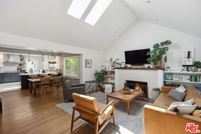 4146 Chase Avenue, Los Angeles CA: https://media.crmls.org/mediaz/412e3dd4-50d8-4239-9393-77138a77d804.jpg