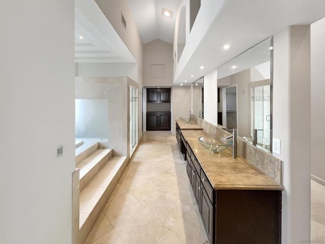 1128 Mansiones Ln, Chula Vista CA: https://media.crmls.org/mediaz/412eae29-8507-4712-b854-a814496bb85b.jpg