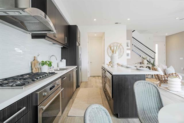 Detail Gallery Image 12 of 43 For 100 Evergreen Ave #3,  Imperial Beach,  CA 91932 - 2 Beds | 2/1 Baths