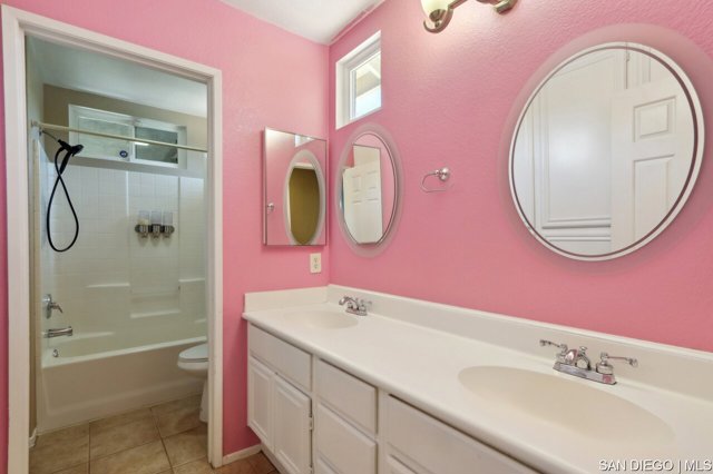 25 Villa Roma, Lake Elsinore CA: https://media.crmls.org/mediaz/412f3bb8-5b08-46d6-a11f-c0b4fefbf471.jpg
