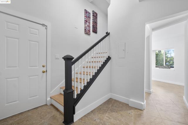 6537 Aitken Dr, Oakland CA: https://media.crmls.org/mediaz/41303fe8-4e3c-473f-aaaa-1a9f1e8059a5.jpg