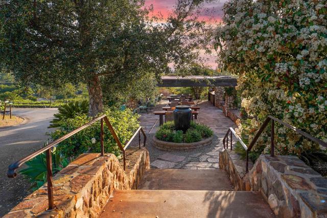 25260 E Old Julian Hwy, Ramona CA: https://media.crmls.org/mediaz/41308831-9285-4e59-9d4e-922ea80d6ca7.jpg