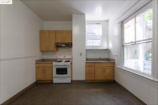 45 Auburn Street, San Francisco CA: https://media.crmls.org/mediaz/4131a257-860d-44bf-b425-dd3ce1b64db4.jpg