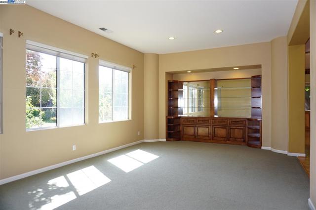 30278 Willowbrook Rd, Hayward CA: https://media.crmls.org/mediaz/4131a834-1517-49c4-8b5c-03f91773a2bd.jpg