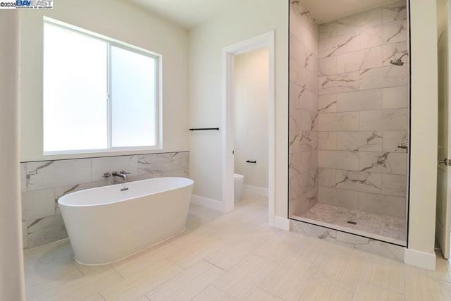 5232 Henderson Ct, Antioch CA: https://media.crmls.org/mediaz/4131e3b7-928b-4fc9-a446-35fe63b6d7f6.jpg