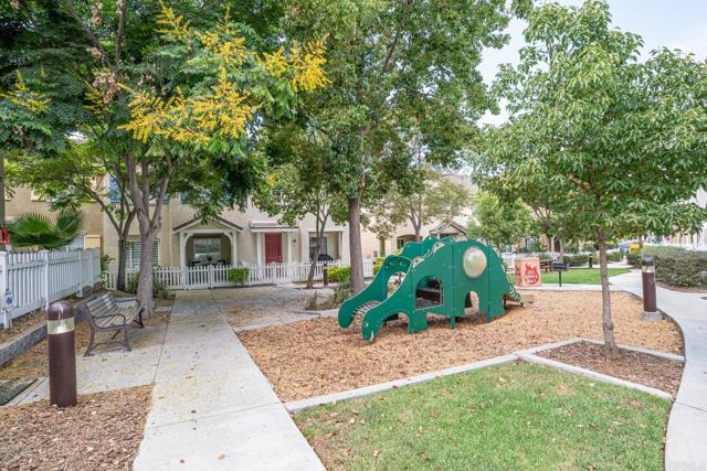 Detail Gallery Image 4 of 26 For 1458 Claude Lane #2,  Chula Vista,  CA 91913 - 3 Beds | 2/1 Baths