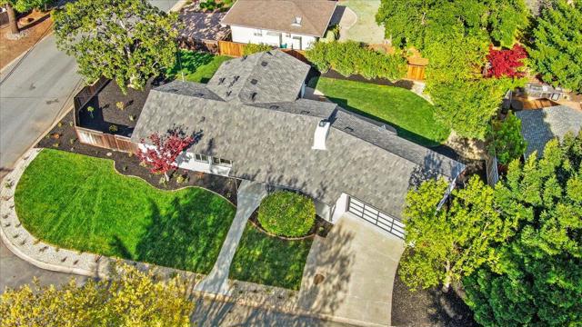 15640 Gardenia Way, Los Gatos CA: https://media.crmls.org/mediaz/413236ba-6700-46c2-8665-677be4f91f16.jpg