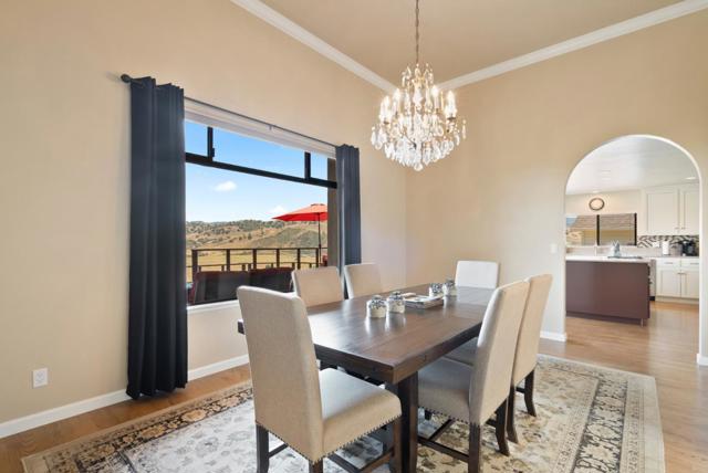 38 Barbras Court, Hollister CA: https://media.crmls.org/mediaz/41324cb0-faf3-4d71-bd7b-a87c05decf65.jpg