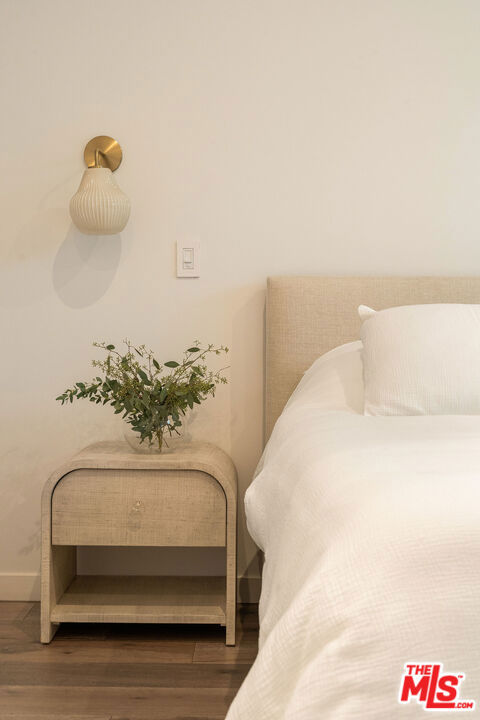 1333 Beverly Green Drive, Los Angeles CA: https://media.crmls.org/mediaz/41326112-c127-4544-bc86-6962b9c8bb13.jpg