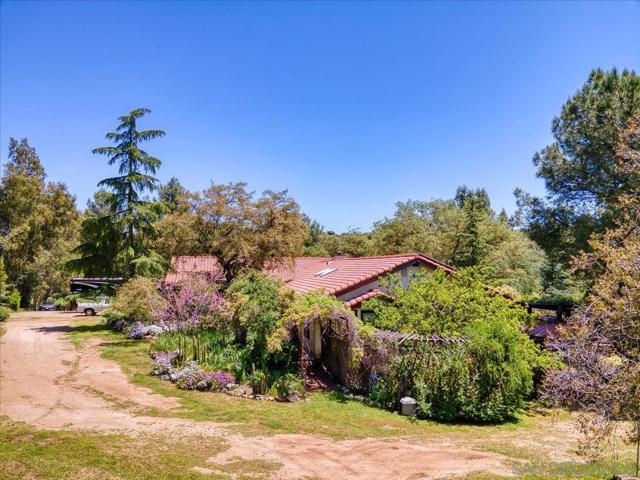 24903 Oakana Rd, Ramona CA: https://media.crmls.org/mediaz/41327845-0271-4472-b9b9-16ae655d96cb.jpg