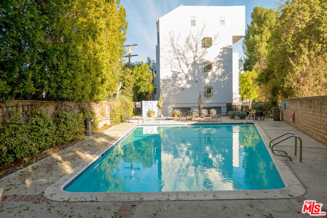 13331 Moorpark Street, Sherman Oaks CA: https://media.crmls.org/mediaz/41328028-33bb-48dc-a5a3-1f8b6e633ec4.jpg