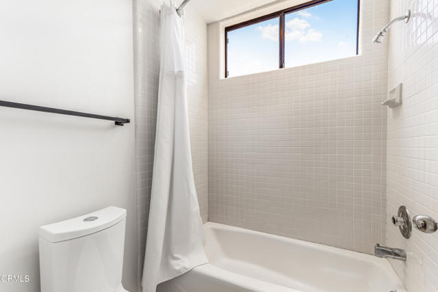 800 Manor Ridge Road, Santa Paula CA: https://media.crmls.org/mediaz/41328d91-ff74-4e08-b08f-cce473d6688b.jpg