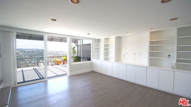 2724 Angelo Drive, Los Angeles CA: https://media.crmls.org/mediaz/41341c37-2ef1-4581-82dd-75ded1192525.jpg