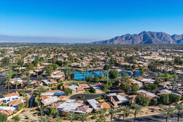 44269 Portofino Court, Palm Desert CA: https://media.crmls.org/mediaz/41342348-4ae7-4d10-99f5-a5caaef41e6f.jpg