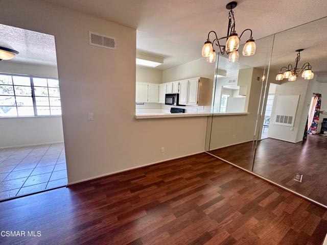 672 Indian Oak Lane, Oak Park CA: https://media.crmls.org/mediaz/41342e37-de28-4aae-98ad-514e31045245.jpg