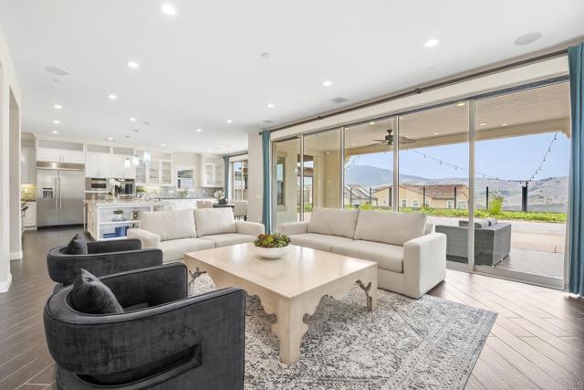 Detail Gallery Image 2 of 32 For 15937 Kennicott Ln, San Diego,  CA 92127 - 4 Beds | 4/1 Baths