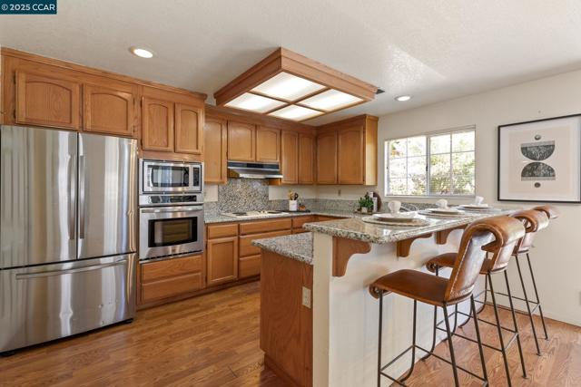1015 Hidden Oak Ct, Concord CA: https://media.crmls.org/mediaz/4135130f-6fd2-4be9-ab89-a1624cf5b838.jpg