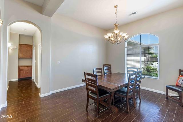 15617 Screaming Eagle Avenue, Bakersfield CA: https://media.crmls.org/mediaz/41356f67-e4bd-4e64-8a97-565a09956b51.jpg