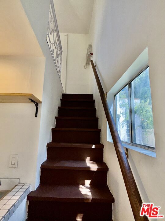 641 N Martel Avenue, Los Angeles CA: https://media.crmls.org/mediaz/4135bbed-3114-4e30-87e1-671959082a76.jpg