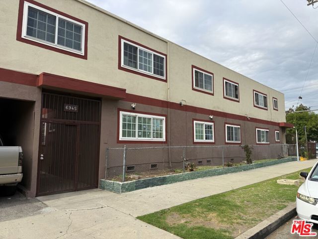 6945 Hinds Avenue, North Hollywood CA: https://media.crmls.org/mediaz/4135fea6-59ea-468a-ae40-3f18d39df5f0.jpg