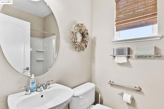 150 Ridge Crest Ct, Oakley CA: https://media.crmls.org/mediaz/4136022e-4dce-4c10-9061-983e10e122ab.jpg