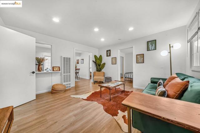 2162 35th Avenue, Oakland CA: https://media.crmls.org/mediaz/41362b95-24da-4e9a-8b28-1250c4de7c45.jpg