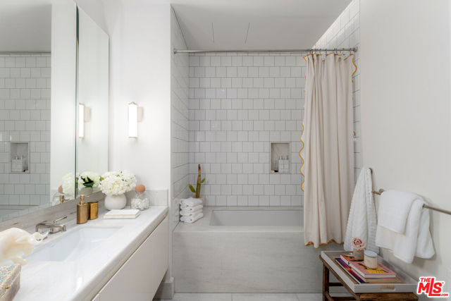 8420 W Sunset Boulevard, West Hollywood CA: https://media.crmls.org/mediaz/4136bd84-b932-4afd-902a-d33a9deab908.jpg