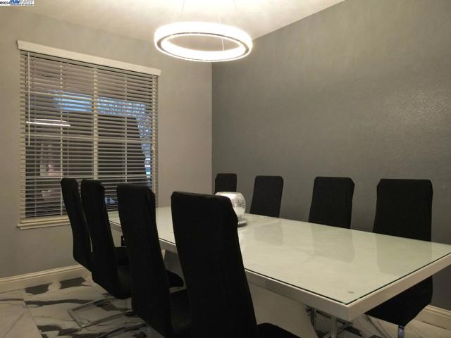 556 Sherborne Court, Galt CA: https://media.crmls.org/mediaz/4136e009-eb1d-4191-b541-05a9d1d7493e.jpg