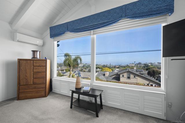1151 Catalina Boulevard, San Diego CA: https://media.crmls.org/mediaz/41378f2c-3192-49f4-b796-fca33790ed25.jpg