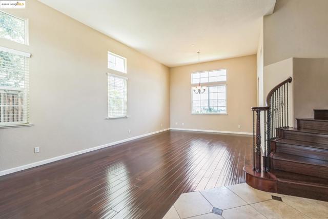 2665 Torrey Pines Dr, Brentwood CA: https://media.crmls.org/mediaz/41379dc7-6517-468e-a911-184eae2a319e.jpg